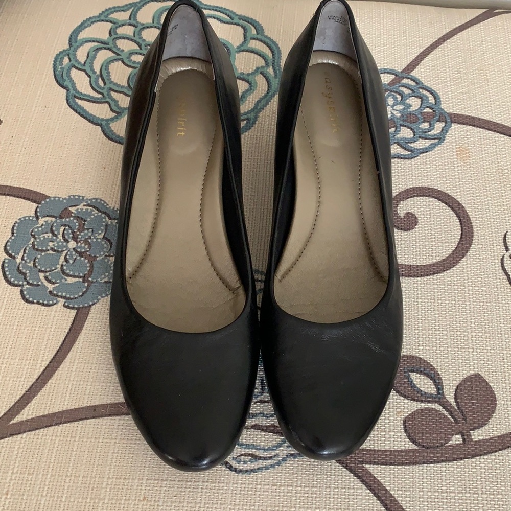 Black Easy Spirit Leather shoes. Size 8